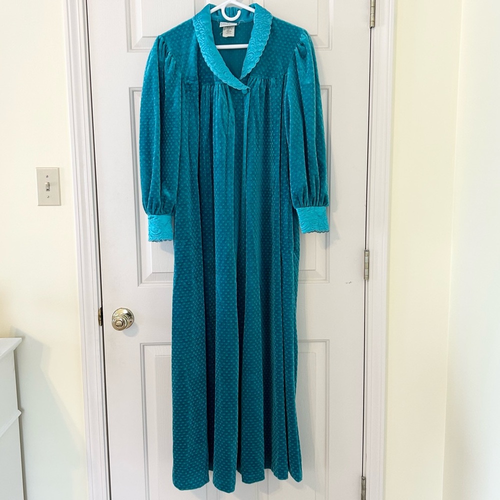 Vintage Teal Velour Gilligan O’Malley robe medium